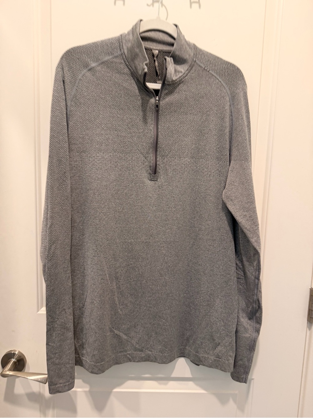 Lululemon Engineered
Warmth Half Zip Pullover
Gray Men's XL